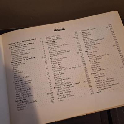 Pillsbury's BEST 1000 Recipes: Best of the Bake-Off Collection cookbook, published in 1959