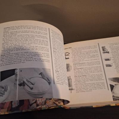 Pillsbury's BEST 1000 Recipes: Best of the Bake-Off Collection cookbook, published in 1959