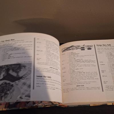 Pillsbury's BEST 1000 Recipes: Best of the Bake-Off Collection cookbook, published in 1959