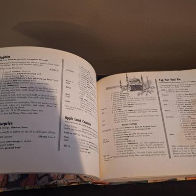 Pillsbury's BEST 1000 Recipes: Best of the Bake-Off Collection cookbook, published in 1959