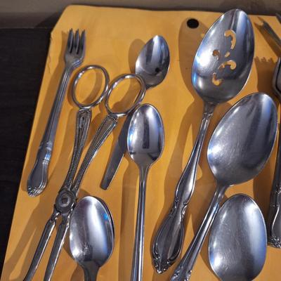 mixed lot of stainless steel flatware