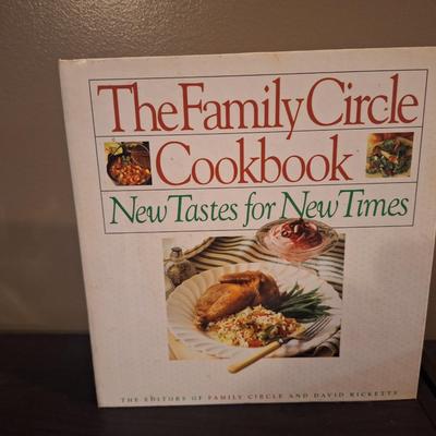 The Family Circle Cookbook: New Tastes for New Times,