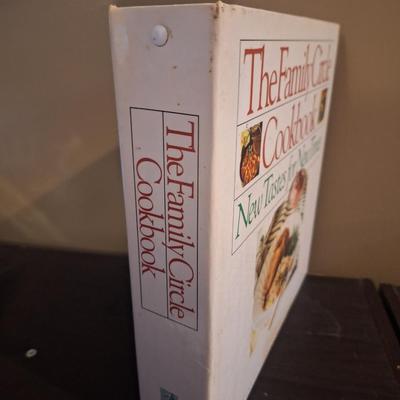 The Family Circle Cookbook: New Tastes for New Times,