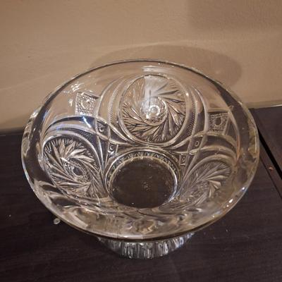 LE Smith pressed glass punch bowl base