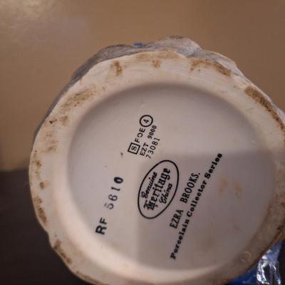 American Bald Eagle vintage Ezra Brooks porcelain collector series liquor decanter, empty