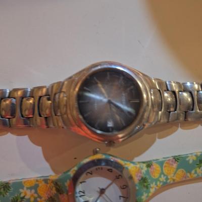 bundle of watches, untested need new batteries