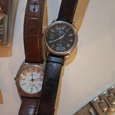 bundle of watches, untested need new batteries