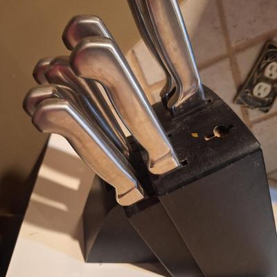 Knives, block and cutting board