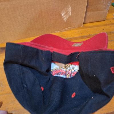  Atlanta Hawks Hardwood Classics Team Ground 2.0 snapback hat with a red brim trim and team logo with raised details. 