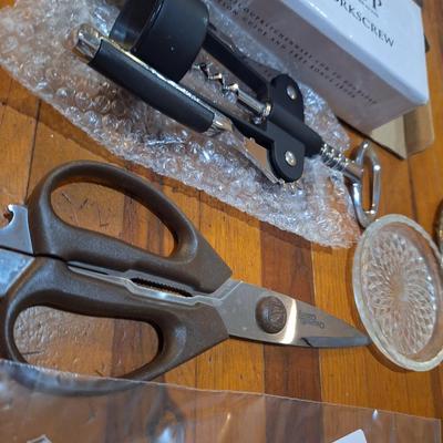 kitchen utensil bundle, shears, cork screw and other