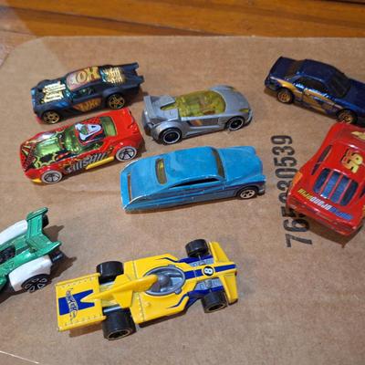 mixed lot, mostly hotwheels.