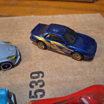 mixed lot, mostly hotwheels.