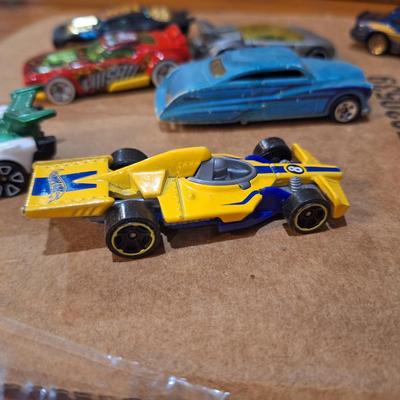 mixed lot, mostly hotwheels.