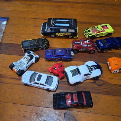 mixed lot of cars, hotwheels and maybe maisto