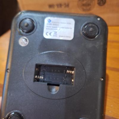 small scale with capacity of 11 lbs- no battery cover