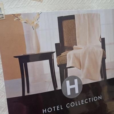 Hotel Collection Egyptian Cotton throw. New in package 50x070 inch  100% Egyptian cotton