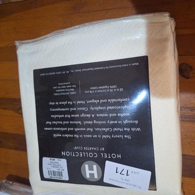 Hotel Collection Egyptian Cotton throw. New in package 50x070 inch  100% Egyptian cotton