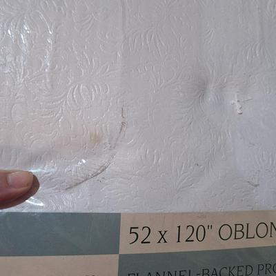  Elrene Home Fashions Flannel-Backed Protector Table Pad. For obling table