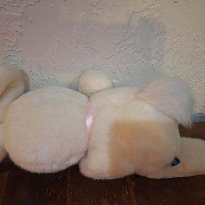 Dakin Wheite heart throb bunny pluch ith pink ribbon