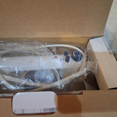 Steam iron with auto off - new in box