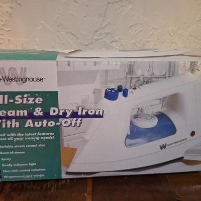 Steam iron with auto off - new in box