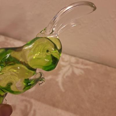 Vintage green glas bunny figurine- Murano like art glass