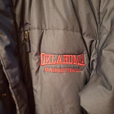 Nike storm fit OU basketball coat men's size L