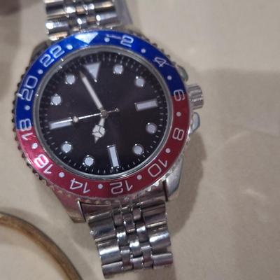 watch bundle- untested need new batteries