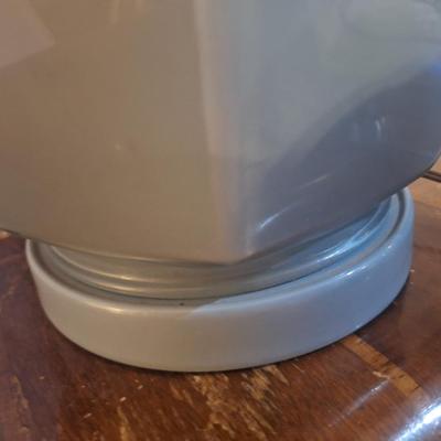 Blue porcelain ginger jar lamp 