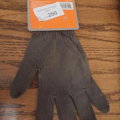 Cut resistant glove by Game winner