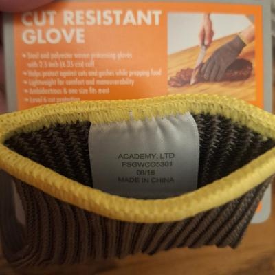 Cut resistant glove by Game winner
