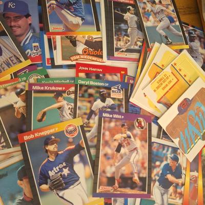 lot of mixed baseball cards 