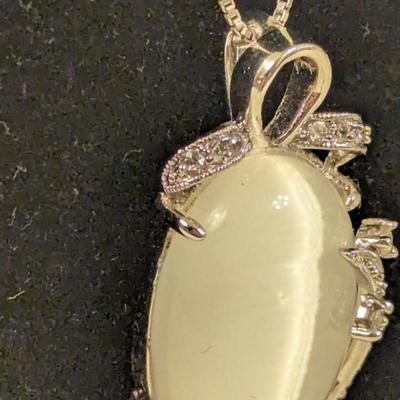 Sterling silver chain and pendant with Moonstone