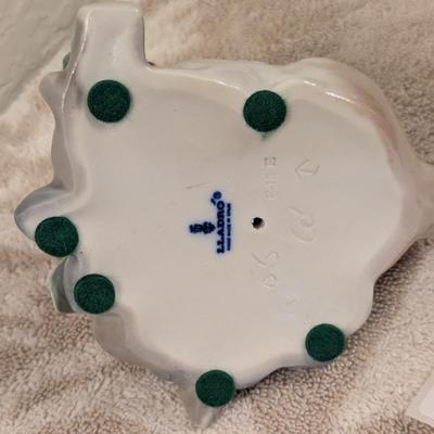  Lladró Rabbit Eating porcelain figurine, model number 4772