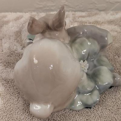  Lladró Rabbit Eating porcelain figurine, model number 4772