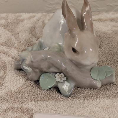  Lladró Rabbit Eating porcelain figurine, model number 4772