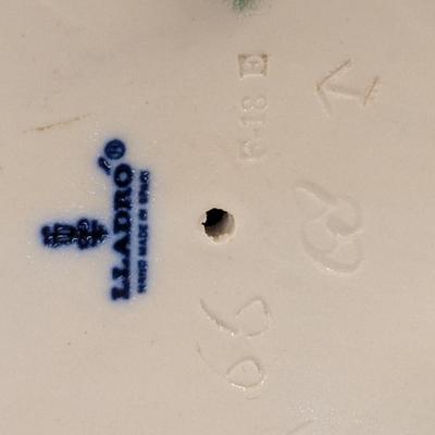  Lladró Rabbit Eating porcelain figurine, model number 4772