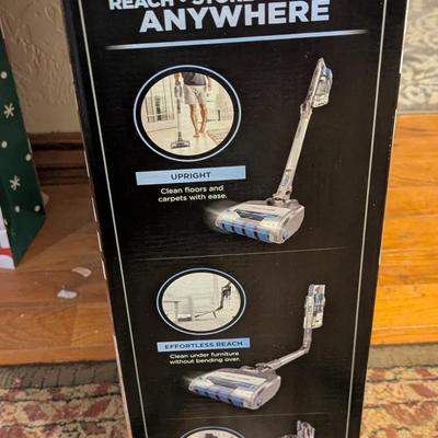 Shark Vertex coordless sweeper in box