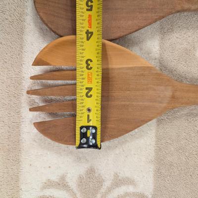 wooden giraffe-handle salad servers