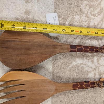wooden giraffe-handle salad servers