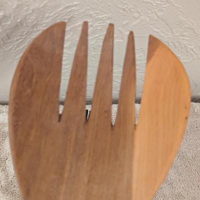 wooden giraffe-handle salad servers