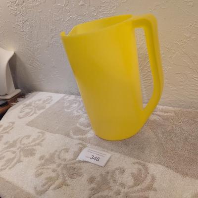 Yellow Plastic pitcher USA corona CA 2.25 qt