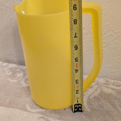 Yellow Plastic pitcher USA corona CA 2.25 qt