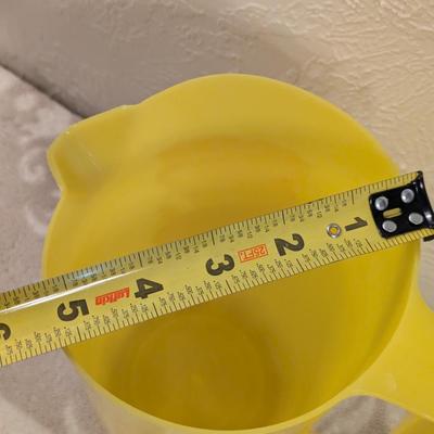 Yellow Plastic pitcher USA corona CA 2.25 qt