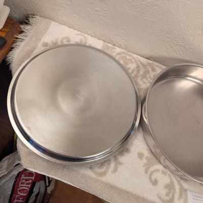 Stainless steel pan with lid