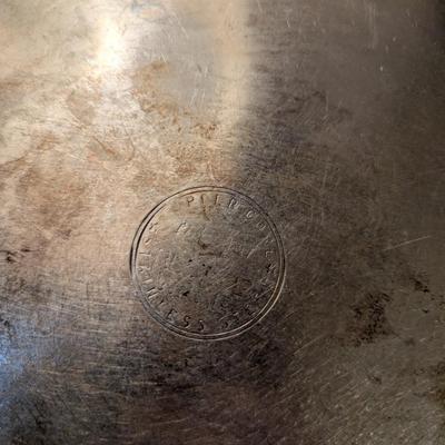 Stainless steel pan with lid