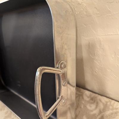 Tivoli Plus Extra Large Chef's Roasting Pan with a non-stick surface and roasting rack. 