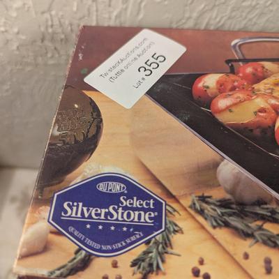 Tivoli Plus Extra Large Chef's Roasting Pan with a non-stick surface and roasting rack. 