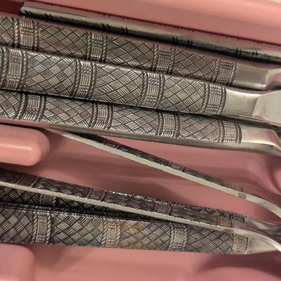 Stainless steel flatware set 