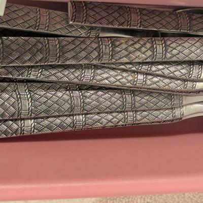 Stainless steel flatware set 